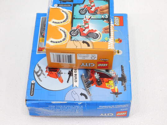 City Cop Vs. Robber Activity Book + Factory Sealed Sets 60332: Stunt Bike & 60318: Fire Helicopter image number 3