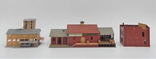 Lot of Model Train Scale Buildings image number 2