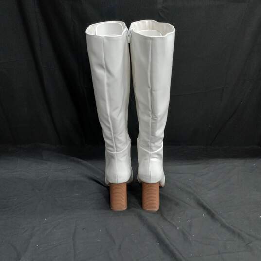 Women's White Heeled Boots Size 8.5 image number 3