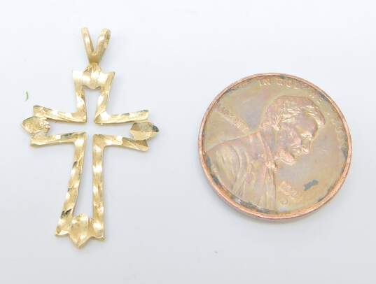 14K Yellow Gold Etched Cut Out Cross Pendant 0.9g image number 6