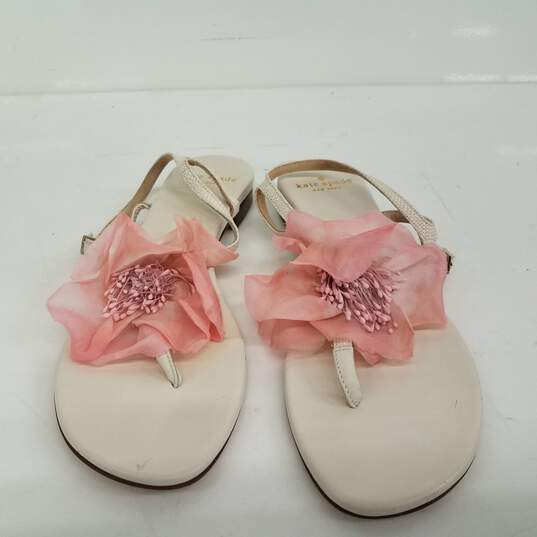Kate Spade White Sandals w/ Flora Embellishment Size 7B image number 2