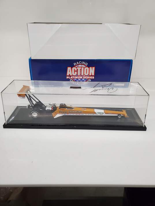 Ltd Ed 1:24 Scale Model Darrell Gwynn Top Fuel Dragster in Display Case image number 4