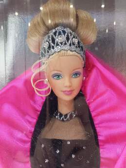 Mattel Vintage 1998 Happy Holidays Special Edition Barbie Doll alternative image