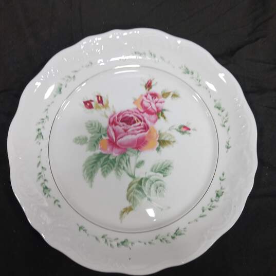 Set of 4 Gibson Housewares Victorian Rose Dinner Plates image number 3