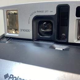 Polaroid One 600 Instant Camera alternative image