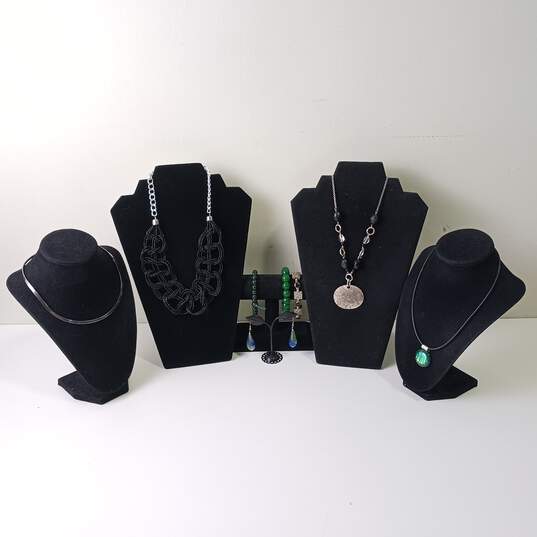 Green, Black, And Silver Toned Costume Fashion Jewelry Set image number 1
