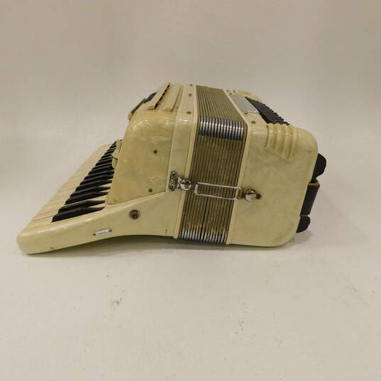 VNTG Crucianelli by Pancordion Inc. Brand 41 Key/120 Button Piano Accordion (Parts and Repair) image number 2