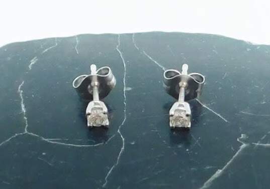14k White Gold 0.12CTTW Diamond Stud Earrings 0.4g image number 1