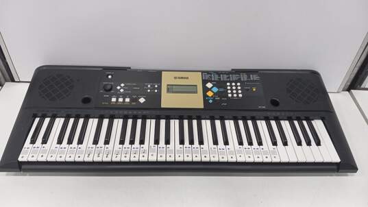 Yamaha YPT-220 61-Key Digital Keyboard image number 1
