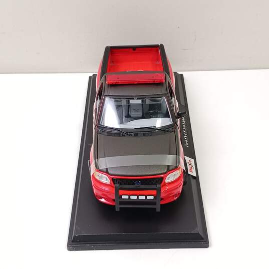 Maisto Special Edition 1/21 Scale Fire Chief Die Cast F-150 Truck image number 3