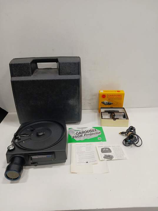Kodak 850H Carousel Projector Model C w/ Hard Sided Travel Case image number 1