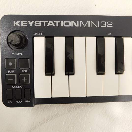 M-Audio Brand Keystation Mini 32 Model USB MIDI Keyboard Controller image number 3