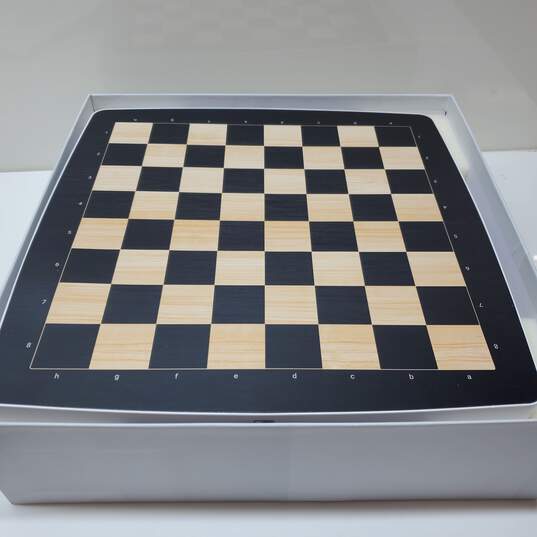 Square Off Pro Electronic Chess Board Model No. NEO-INFI-A1050 Untested image number 2