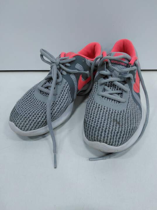 Nike Girls' Gray/Pink Running Shoes Size 4Y image number 1
