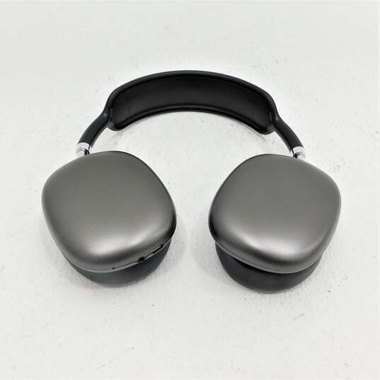 Buy the P9 Brand Wireless Stereo Headset IOB |