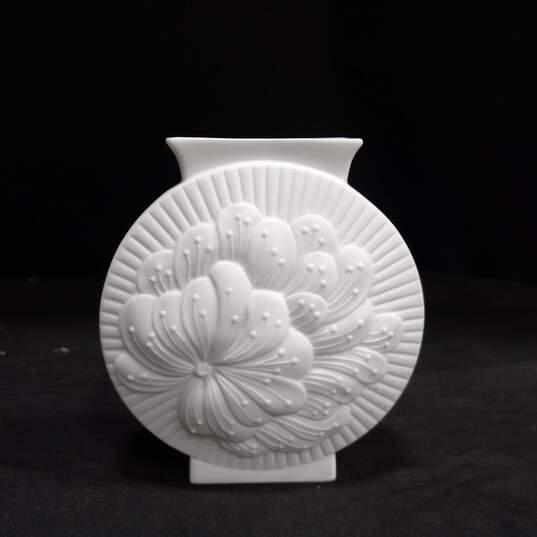 Kaiser Germany Vintage White Ceramic Vase image number 3
