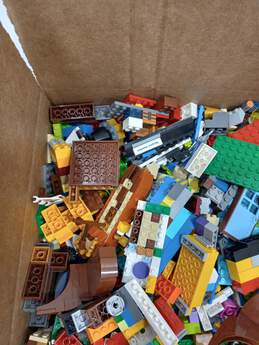 9 Pounds Of Assorted Lego Pieces & Bricks alternative image