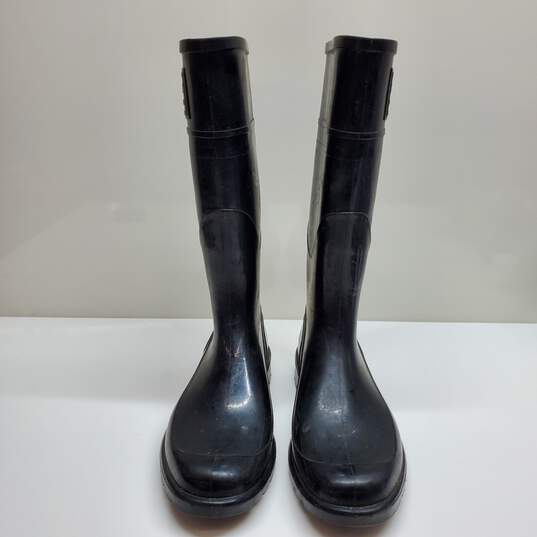 AUTHENTICATED BURBERRY RUBBER RAIN BOOTS EURO SIZE 40 image number 4