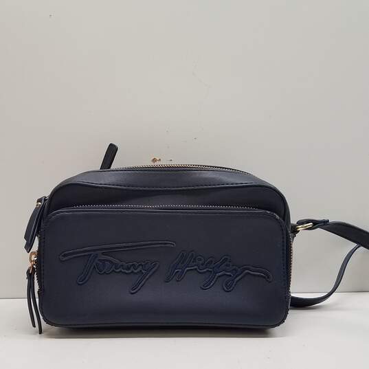 Tommy Hilfiger Signature Crossbody Bag Navy image number 1