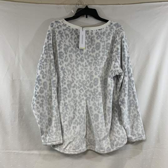 Women's Grey Leopard Print UGG Fleece Pajama Set, Sz. XL image number 2