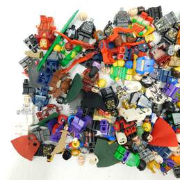 9.5oz Lego DC/Marvel Mini Figure Mixed Lot alternative image