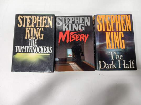 Bundle of 3 Stephen King Books image number 5