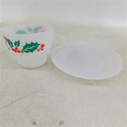 Vintage Termocrisa Crisa Christmas Holly Berry Milk Glass Set of 5 Cups & Saucers alternative image