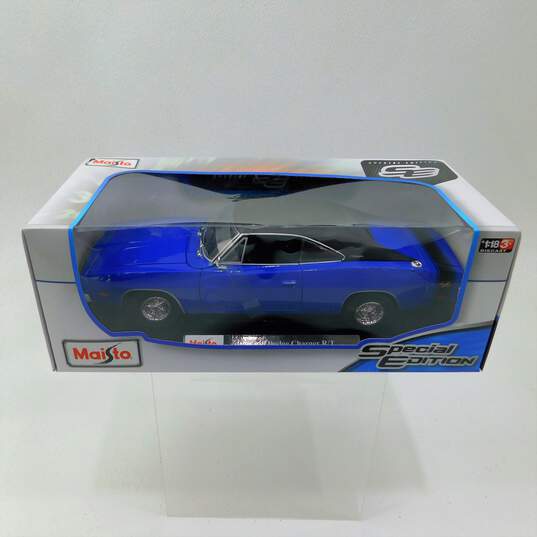 Maisto 1969 Dodge Charger R/T Blue 1:18 Diecast image number 1