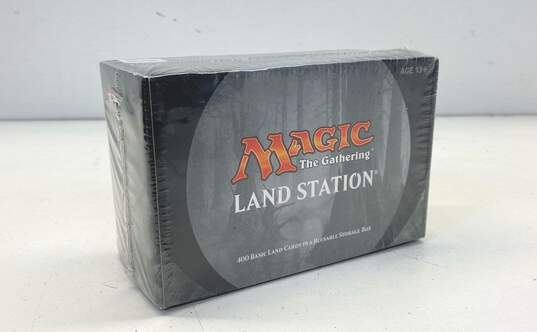 2017 Wizards Of The Coast Magic The Gathering Land Station Box Set image number 3