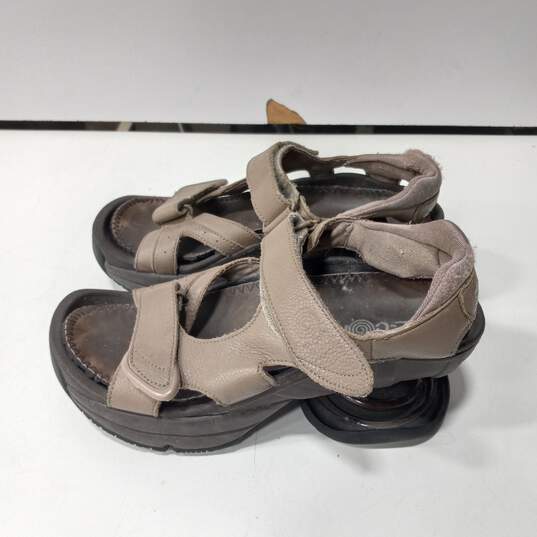 Z-Coil Women's Brown Leather Sandals Size 6 image number 2