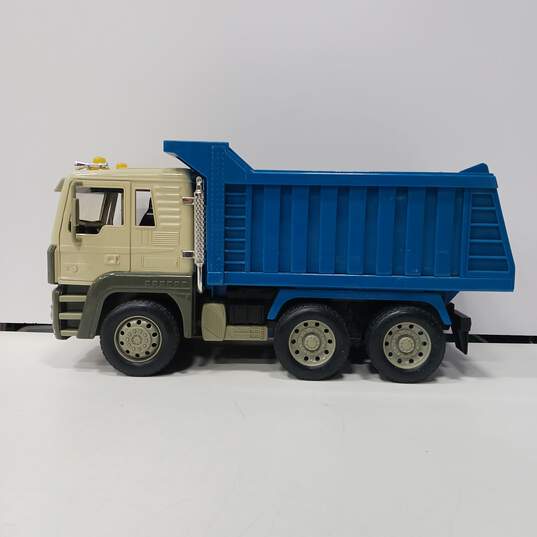 Driven By Battat Blue Dump Truck Toy image number 3