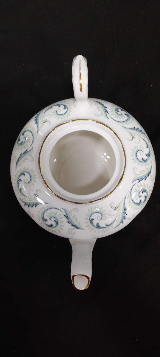 Royal Standard Garland Teapot image number 3