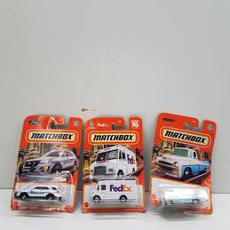 Lot of 9 Assorted Matchbox Toy Cars alternative image
