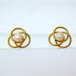 14K Yellow Gold White Pearl Interlocking Circles Post Earrings 0.6g alternative image