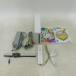 Nintendo Wii w/ controller, nunchuck, & 2 Games