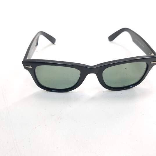 Ray-Ban Wayfarer Black Sunglasses image number 2