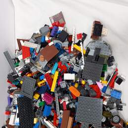 6.5lb Lot of Assorted Lego Building Blocks and Bricks alternative image