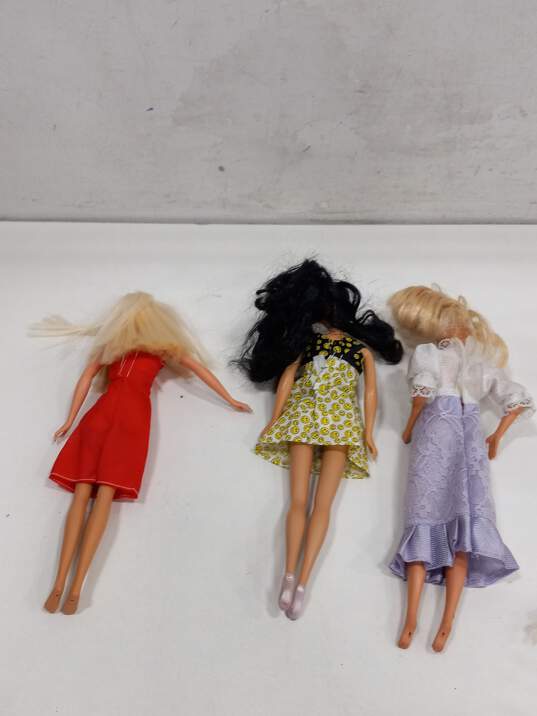 8pc Bundle of Vintage Barbie Dolls image number 5
