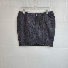 William Rast Gray & Black Snake Patterned Mini Skirt WM Size M NWT alternative image