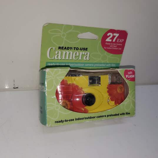 Vintage Sealed Ferrania Imaging Technologies Ready-To-Use Camera w/ 35mm with Flash image number 1