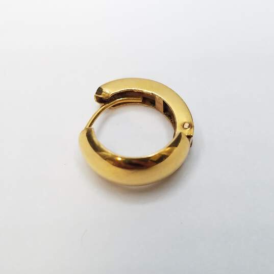 18K Gold Single Huggie Hoop Earring 1.4g image number 1