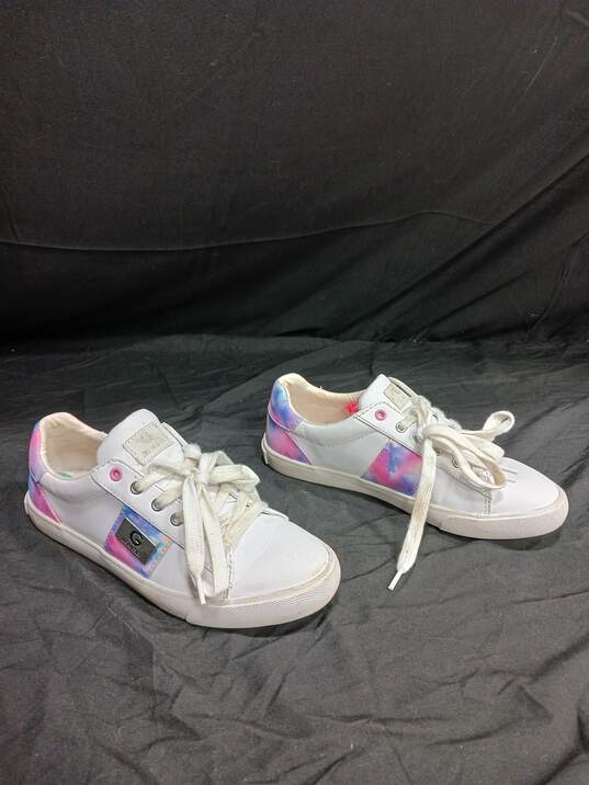 Women's Guess Sneakers Size 7.5 image number 3