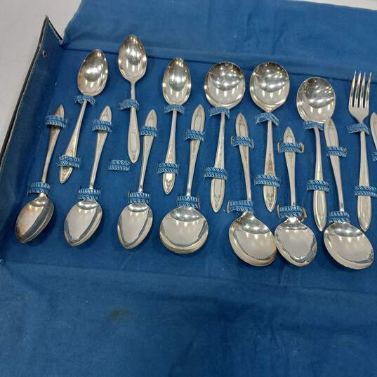 Vintage 25 Pc. Set Oneida Wm A Rogers Harmony 1938 Silver Plated Flatware image number 2