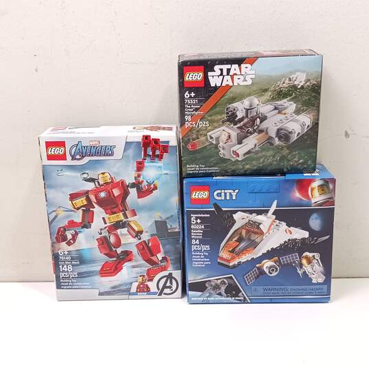 LEGO City, Star Wars, & Marvel Avengers Sets Assorted 3pc Lot image number 1