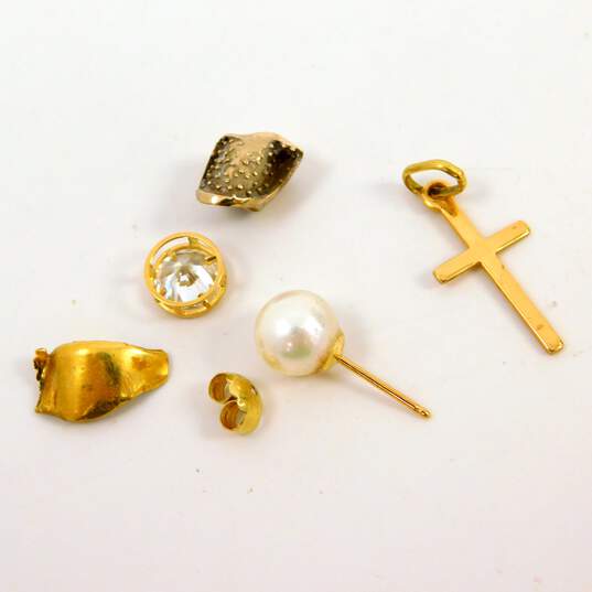 4.0g 18K Gold Scrap and Stones image number 3