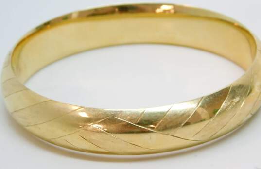 14K Gold Woven Etched Domed Hinged Oval Bangle Bracelet 19.7g image number 4