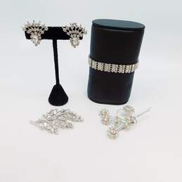 VNTG Icy Rhinestone Silver Tone Jewelry w/Crown Trifari Brooch 45.8g