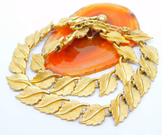 VNTG Crown Trifari Gold Tone Leaf Necklace 52.0g image number 3