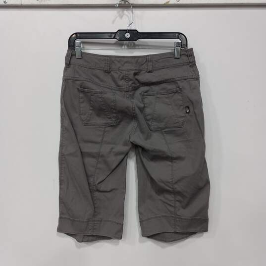 The North Face Gray Cargo Style Capri Shorts Size 4 image number 2