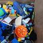 9.5lb Lot of Assorted Lego Building Bricks and Pieces image number 3